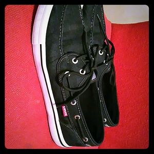 Size 9.5 men's Levis deck shoes